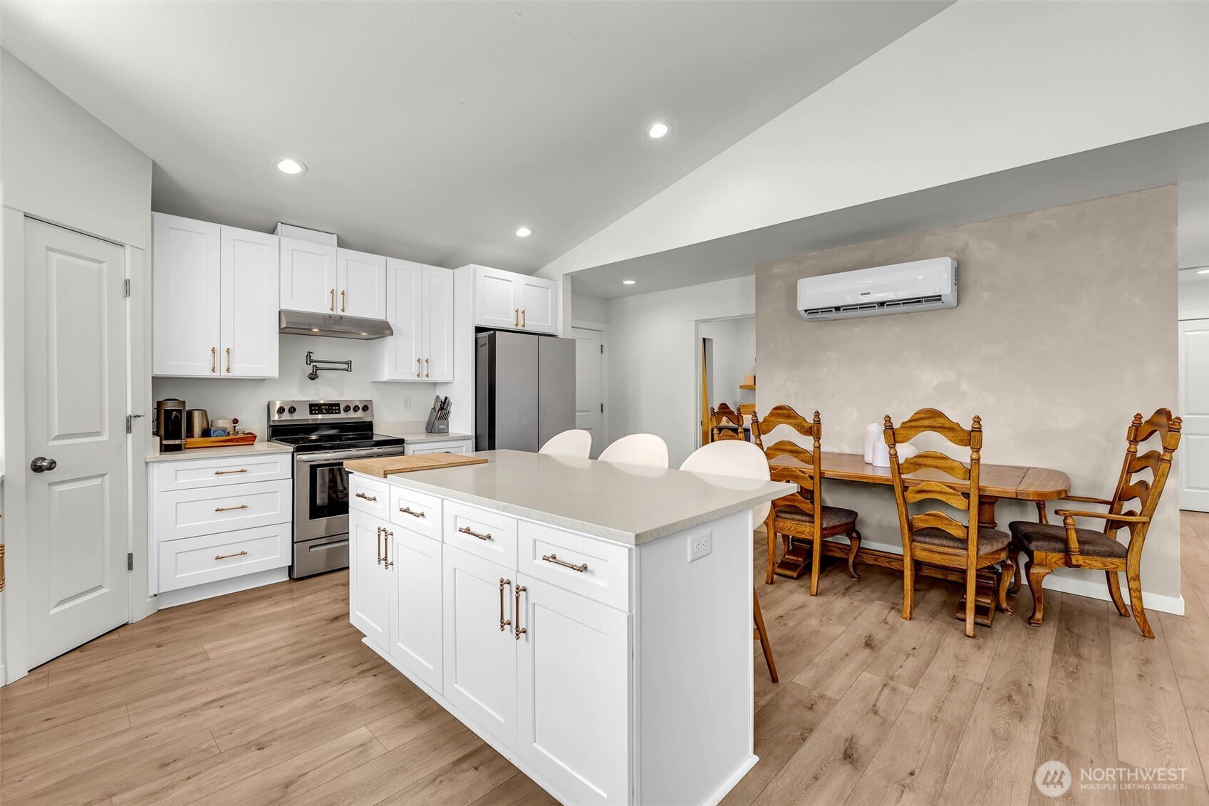 2003 Apple Road , Winlock, WA 98596