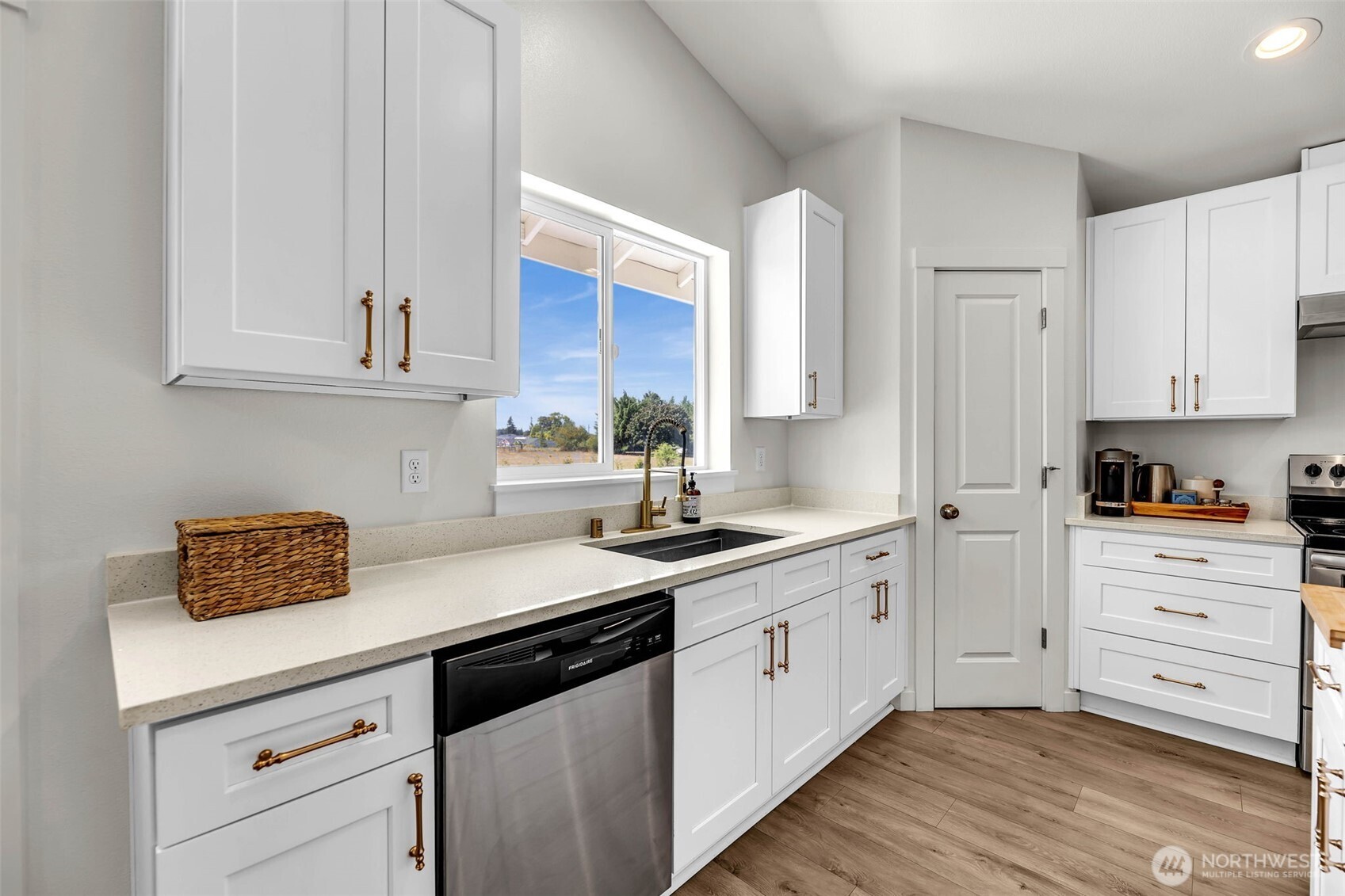 2003 Apple Road , Winlock, WA 98596