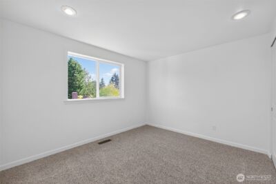 12228 Dayton Avenue N, Seattle, WA 98133 - Photo 12