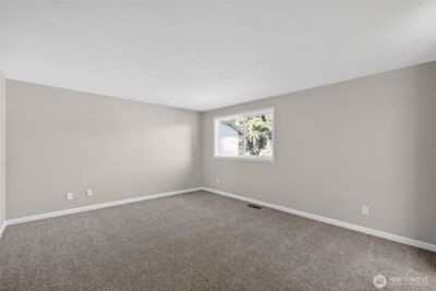 12228 Dayton Avenue N, Seattle, WA 98133 - Photo 14