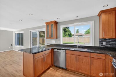 12228 Dayton Avenue N, Seattle, WA 98133 - Photo 19