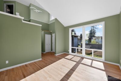 12228 Dayton Avenue N, Seattle, WA 98133 - Photo 5