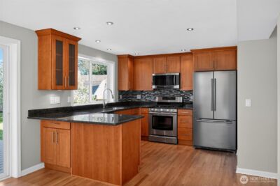 12228 Dayton Avenue N, Seattle, WA 98133 - Photo 8