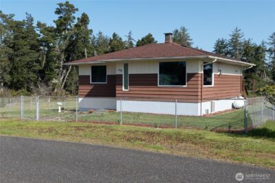 190 W Veterans Avenue , Westport, WA 98595