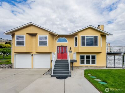 210 25th Street NE, East Wenatchee, WA 98802 - Photo 1