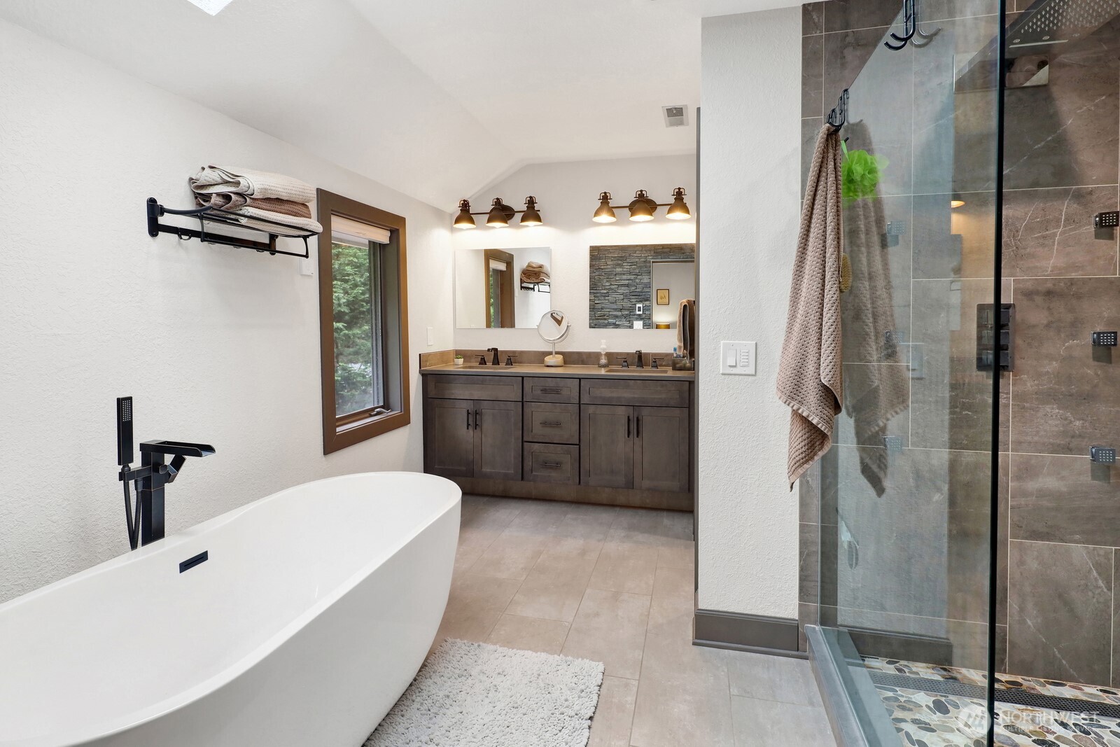 1872 Governor Road , Bellingham, WA 98229