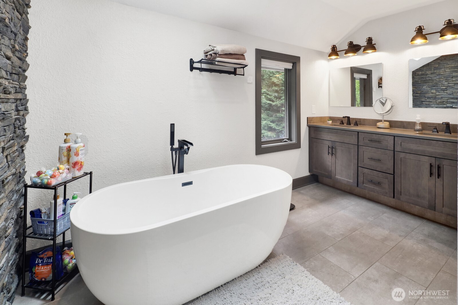 1872 Governor Road , Bellingham, WA 98229