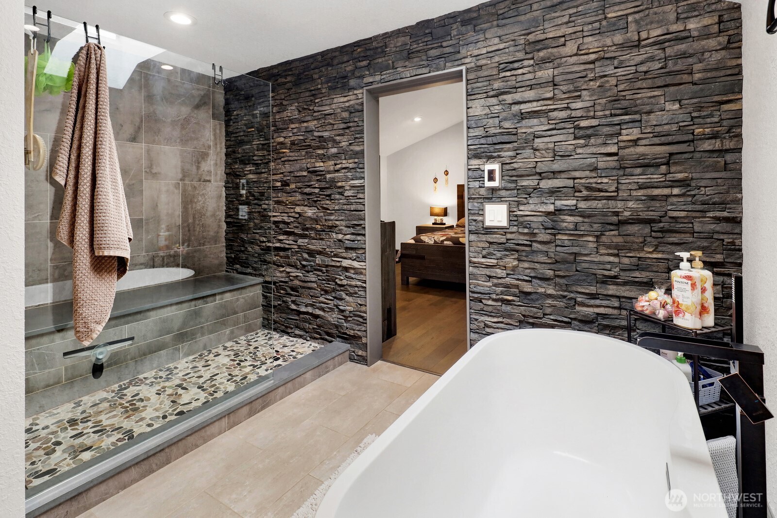1872 Governor Road , Bellingham, WA 98229