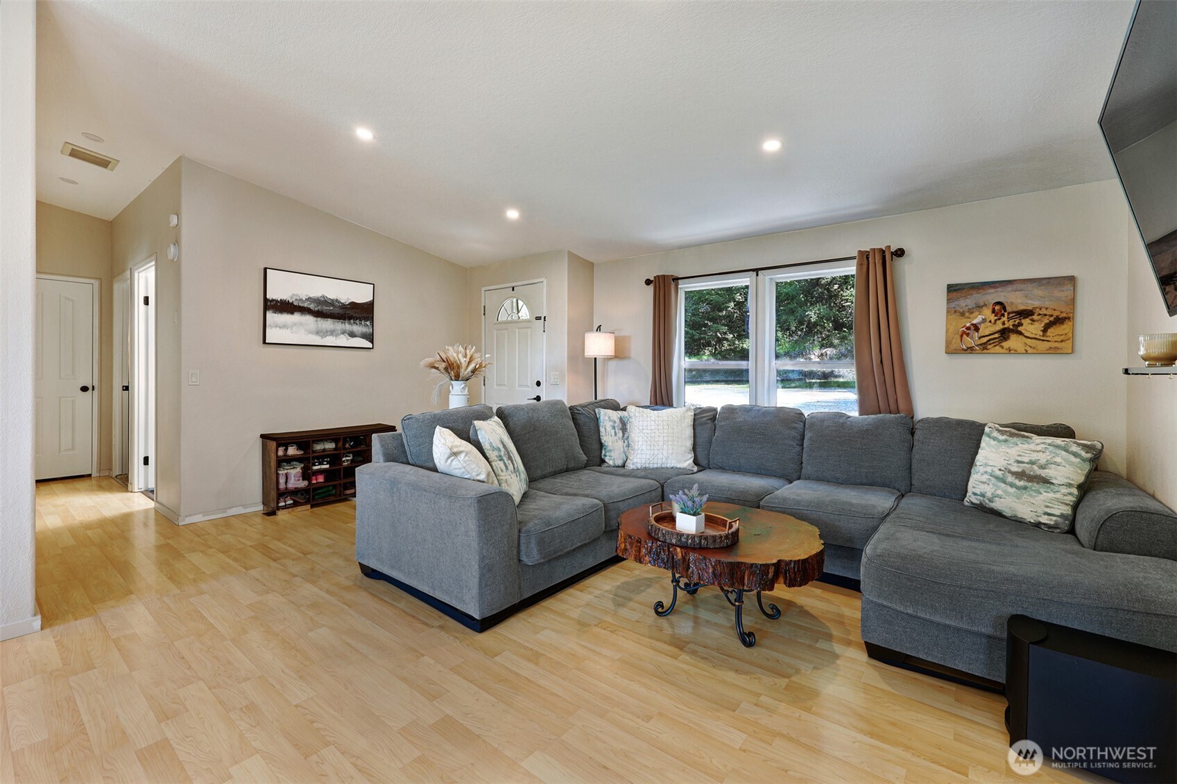 7777 Hellman Road , Clinton, WA 98236