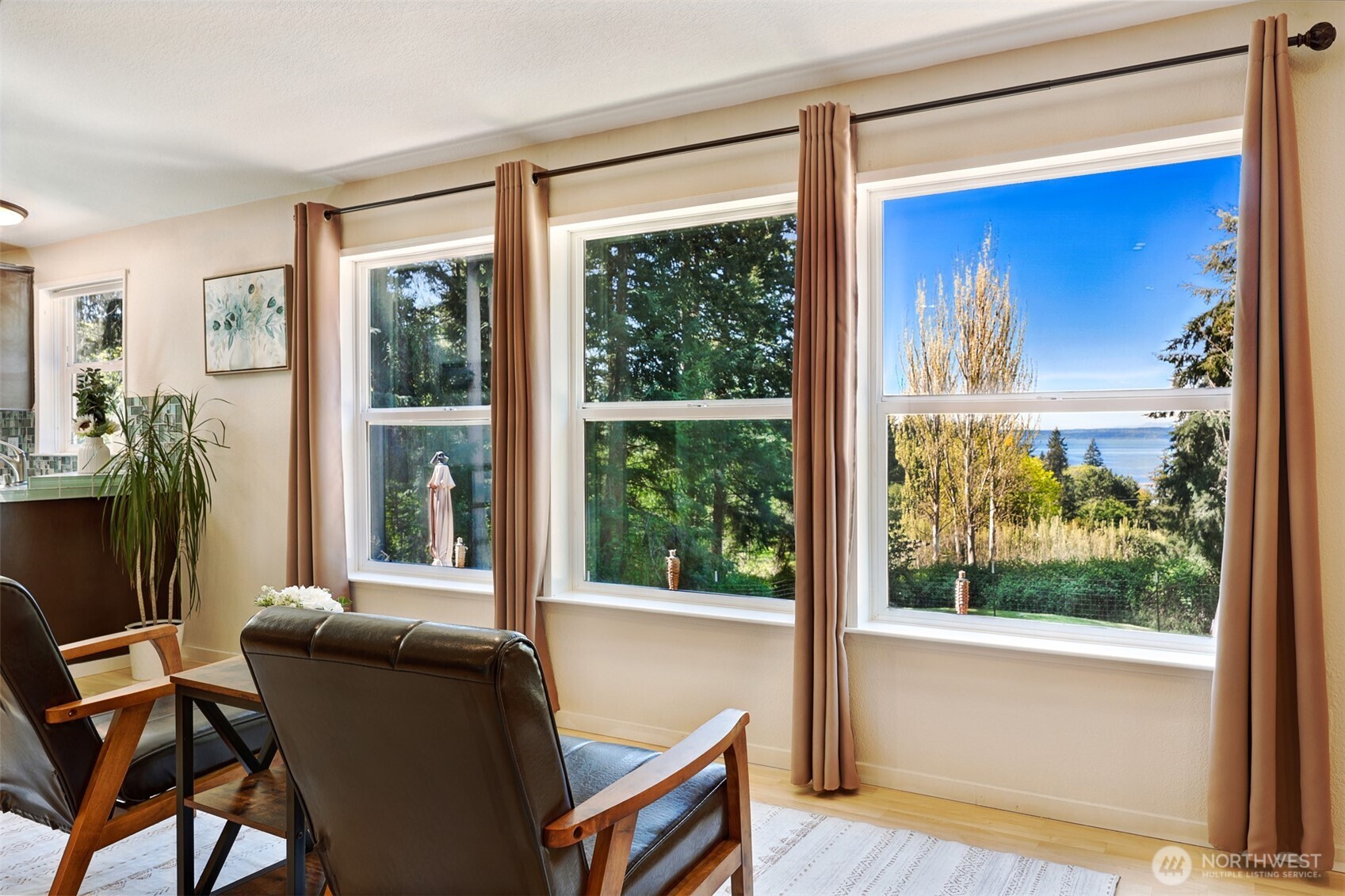 7777 Hellman Road , Clinton, WA 98236