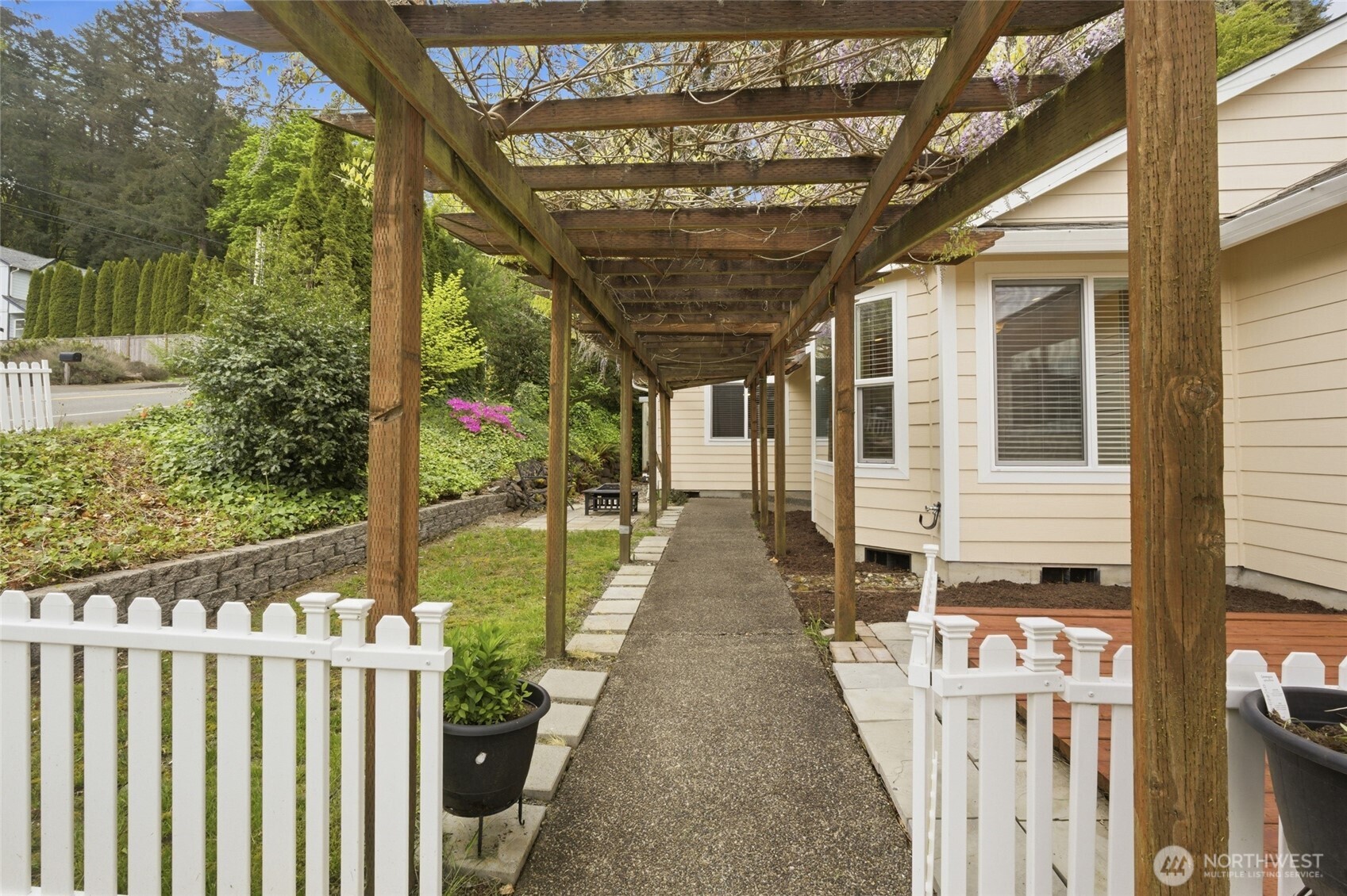 207 N 6th Avenue SW, Tumwater, WA 98512