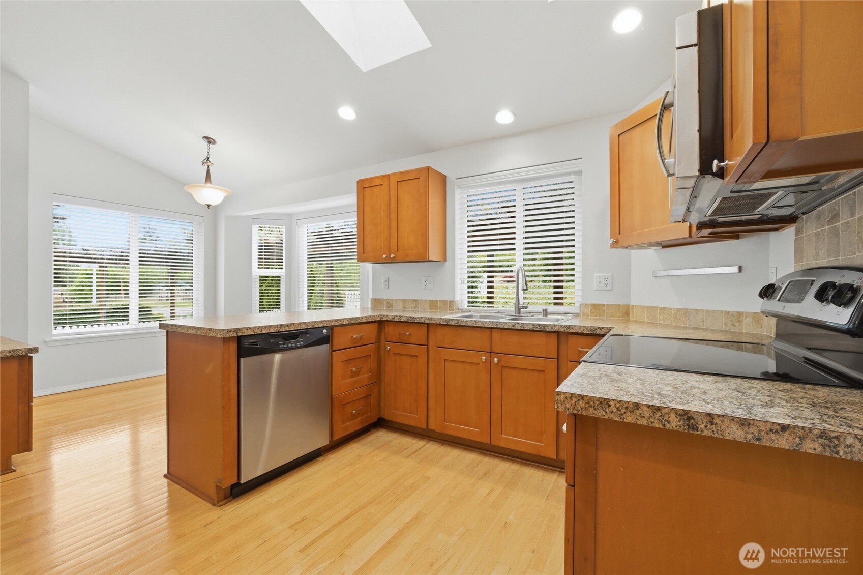 207 N 6th Avenue SW, Tumwater, WA 98512