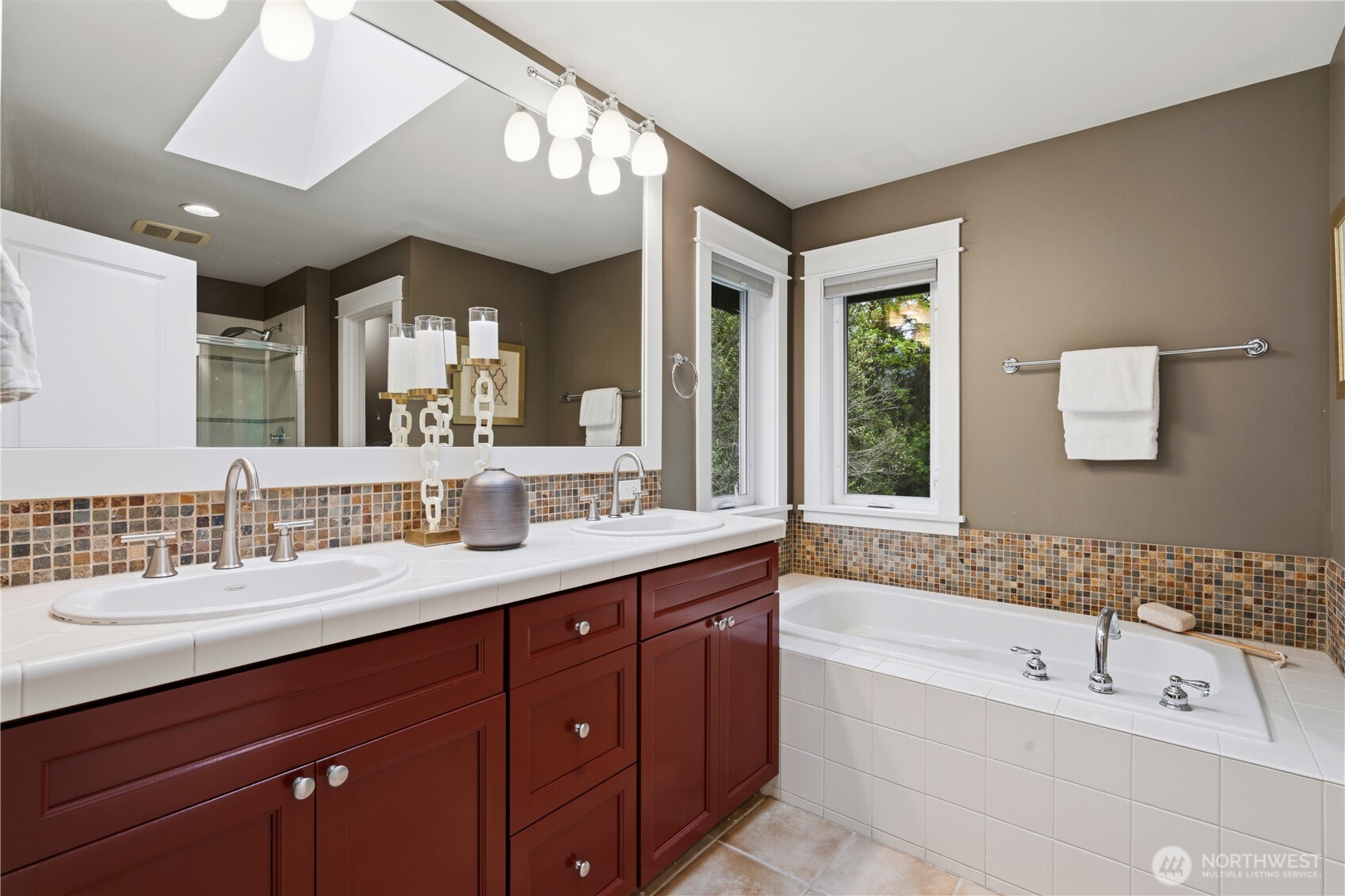 372 Wilderness Peak Drive NW, Issaquah, WA 98027