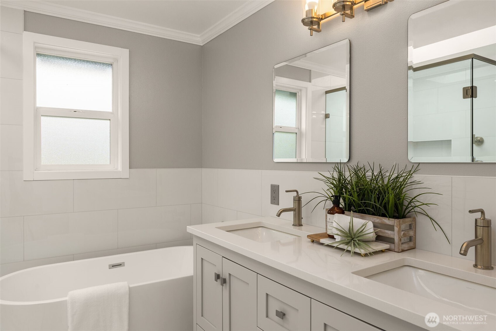 24325 SE 40th Place , Sammamish, WA 98029