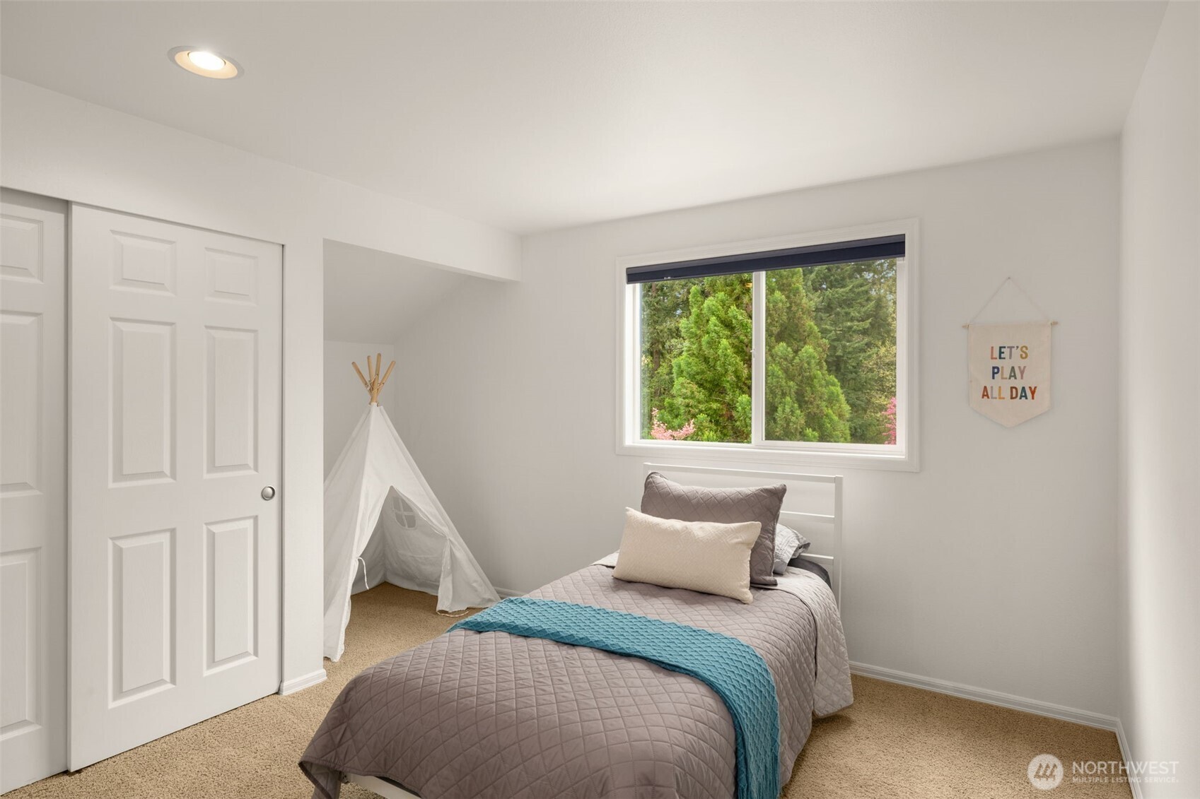 24325 SE 40th Place , Sammamish, WA 98029