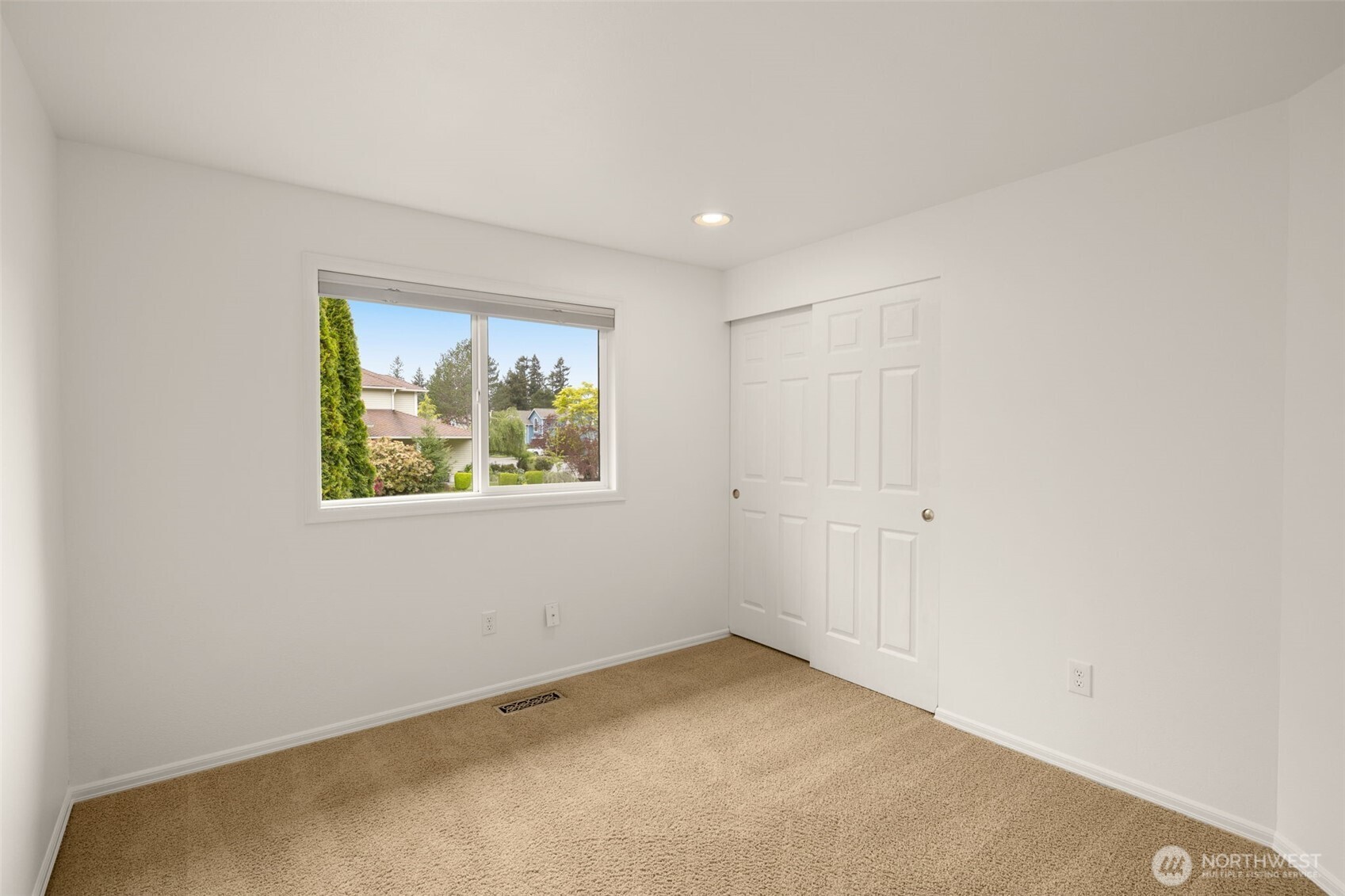 24325 SE 40th Place , Sammamish, WA 98029