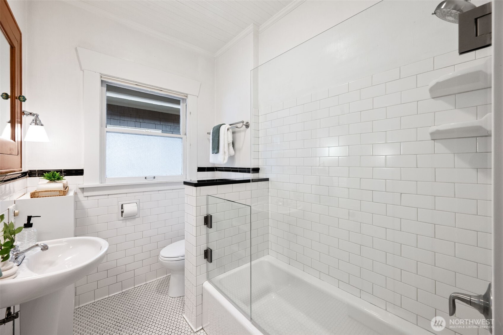 1113 NE Ravenna Blvd , Seattle, WA 98105