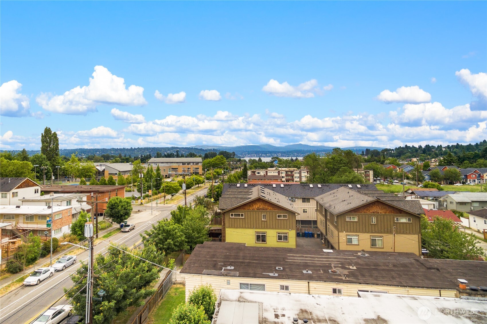 4519 S Henderson Street , Seattle, WA 98118