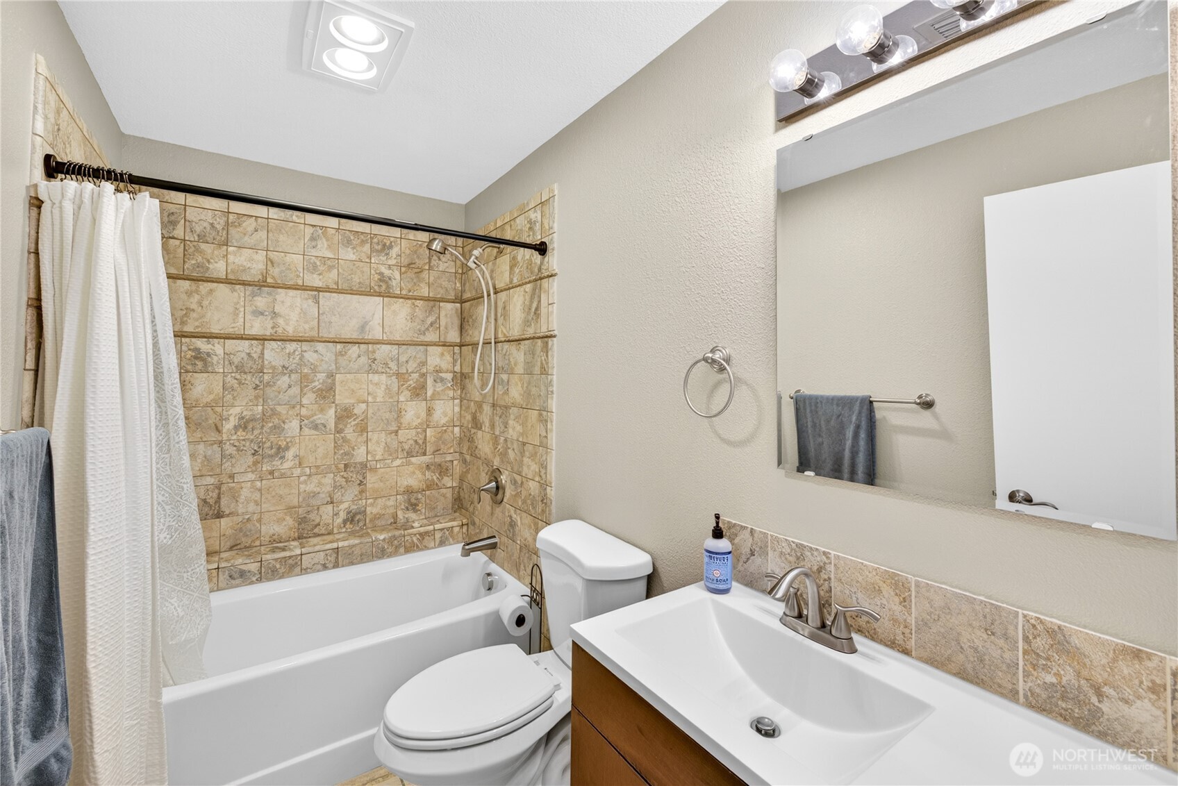 526 S Taft Street , Kennewick, WA 99336