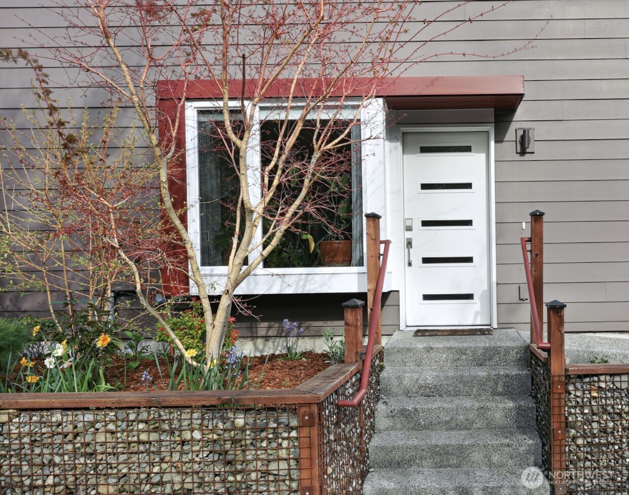 3203 E James Street , Seattle, WA 98122