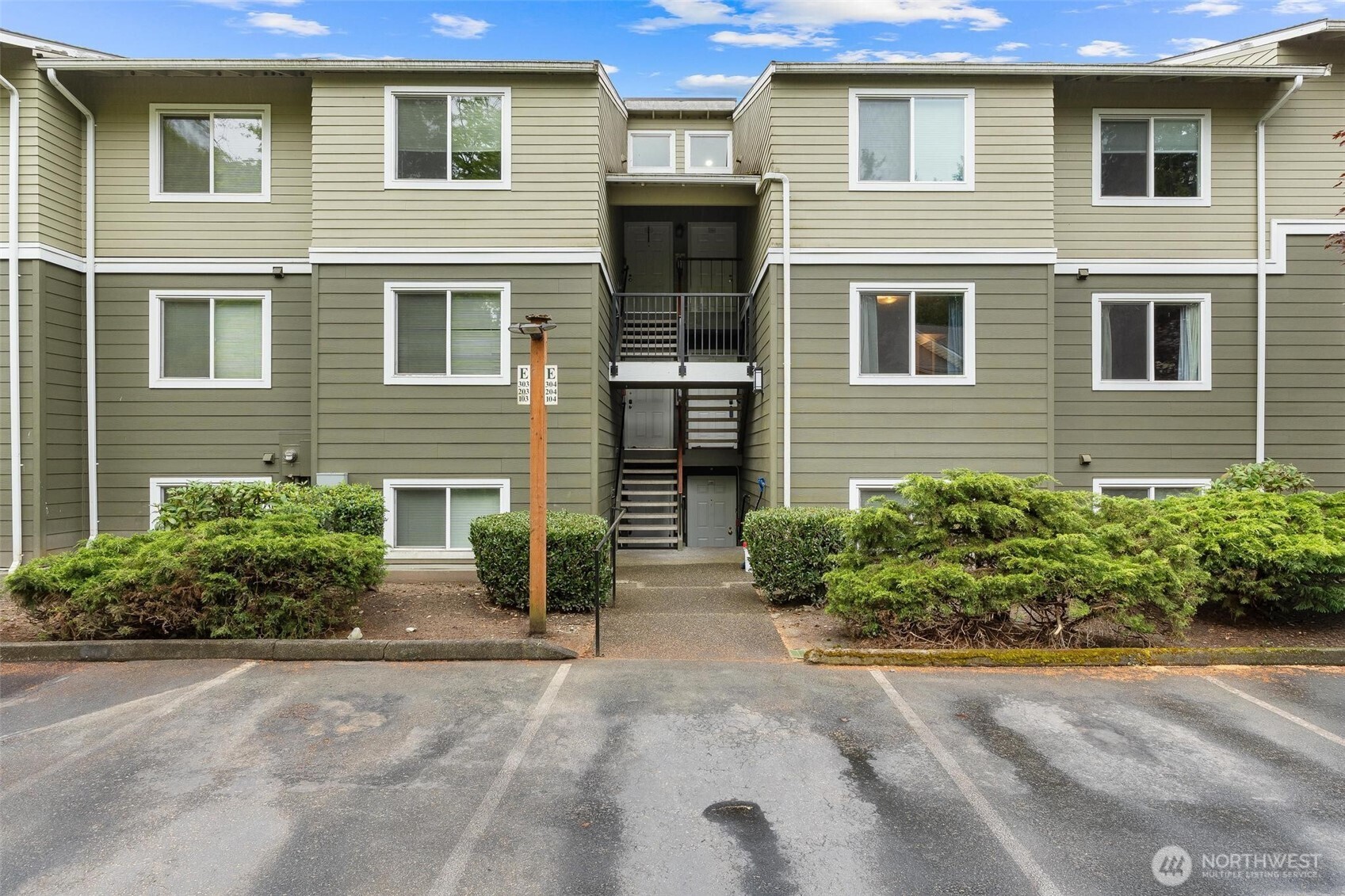820 E Cady Rd #E204, Everett, WA 98203