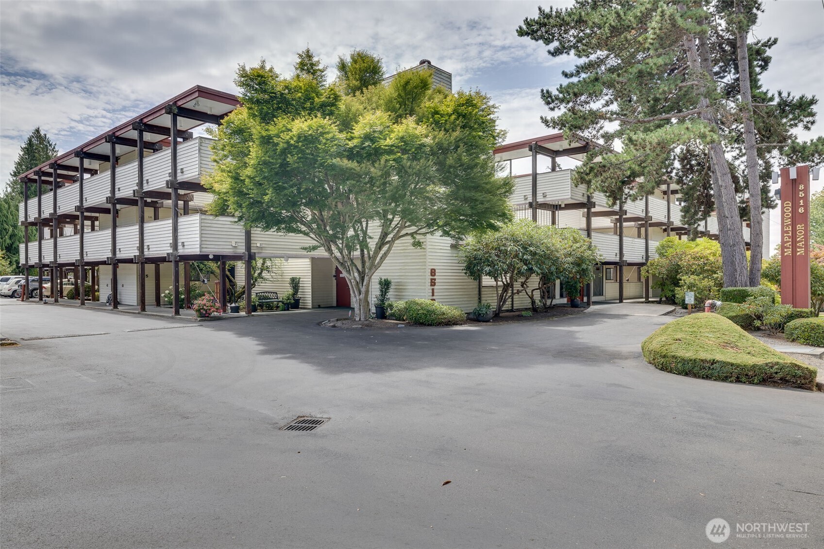 8516 196th Street SW #105, Edmonds, WA 98026-6319