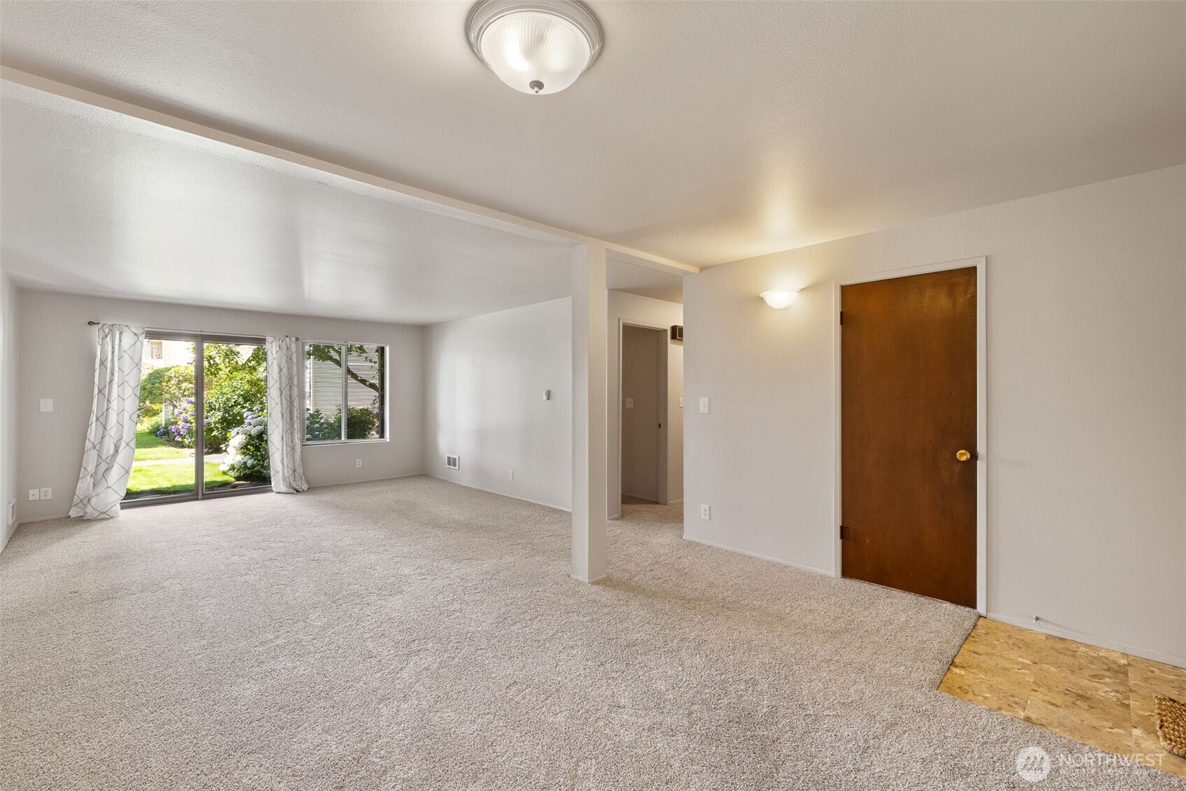 8516 196th Street SW #105, Edmonds, WA 98026-6319