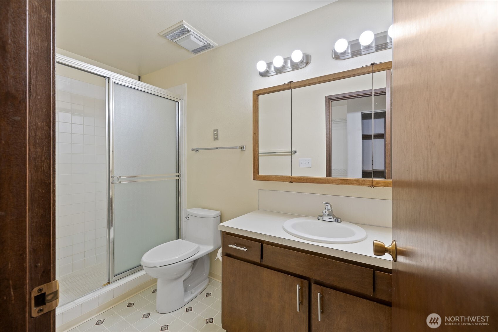 8516 196th Street SW #105, Edmonds, WA 98026-6319