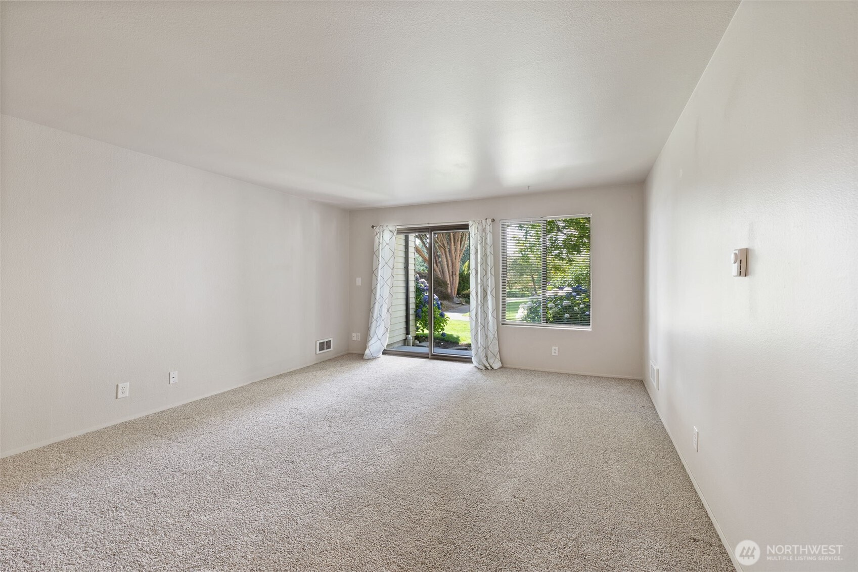 8516 196th Street SW #105, Edmonds, WA 98026-6319