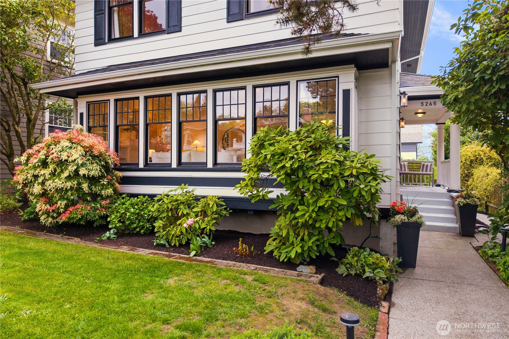 5265 16th Avenue NE, Seattle, WA 98105
