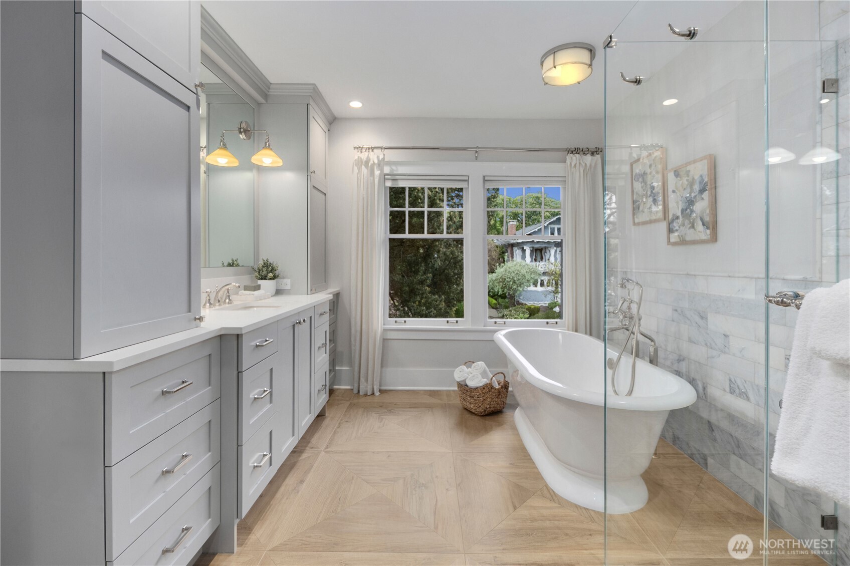 5265 16th Avenue NE, Seattle, WA 98105