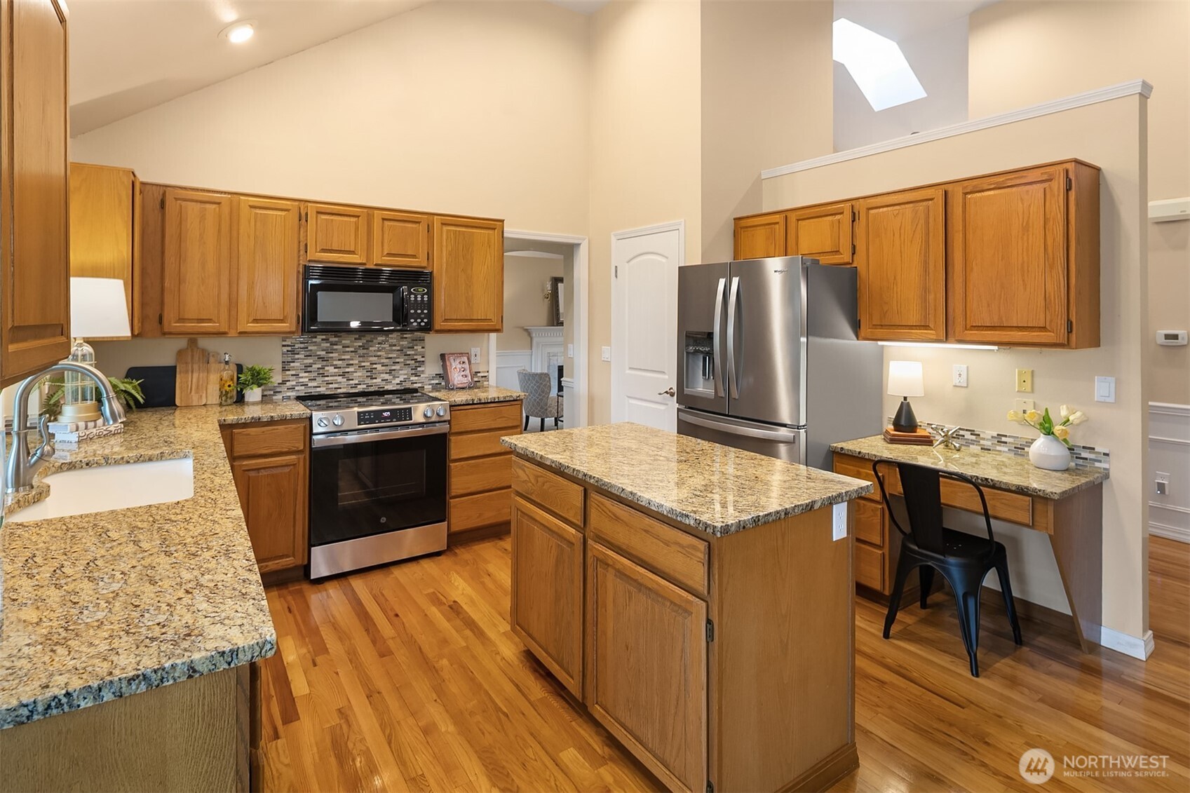 25611 Lk Wilderness Country Club Drive SE, Maple Valley, WA 98038