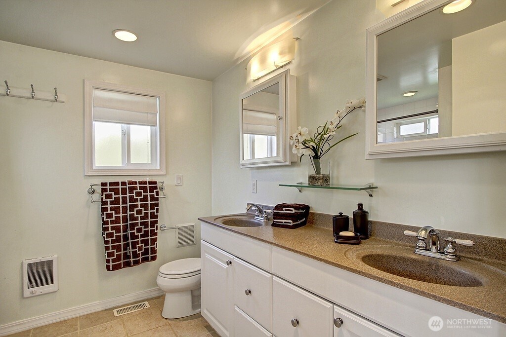 3826 NE 120th Street , Seattle, WA 98125