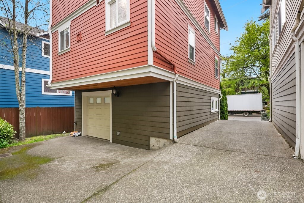 924 SW Holden Street , Seattle, WA 98106