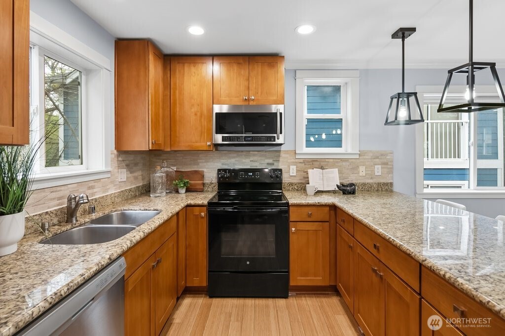 924 SW Holden Street , Seattle, WA 98106