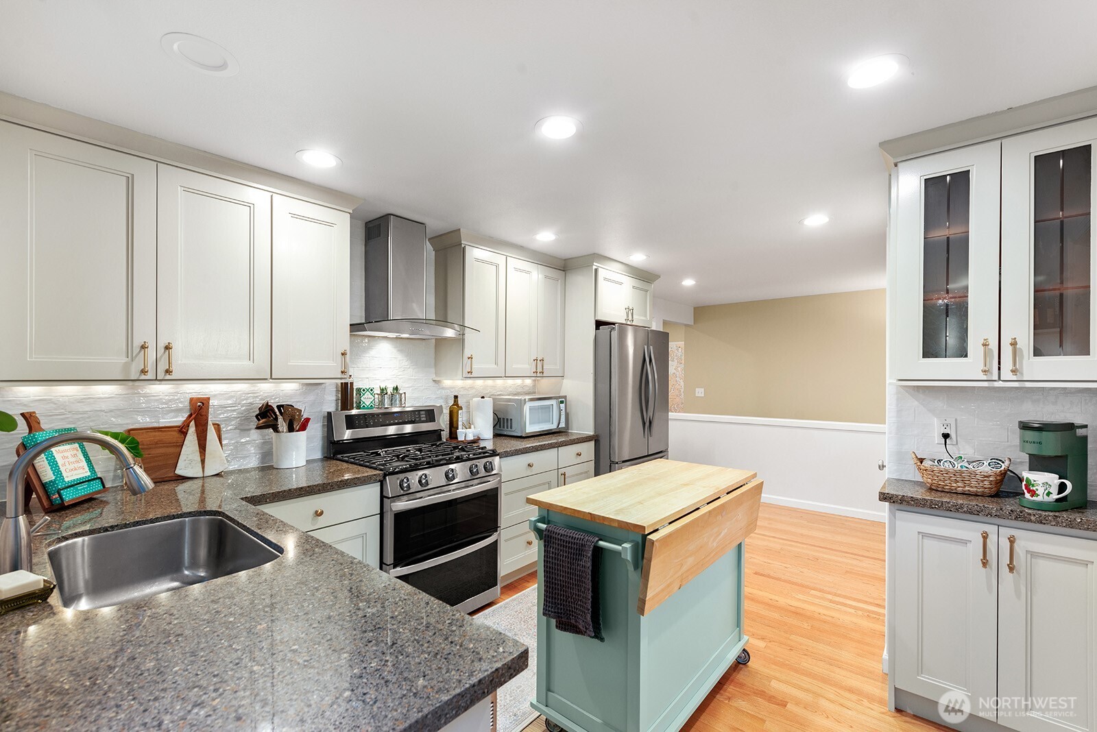 3907 SW Ida Street , Seattle, WA 98136