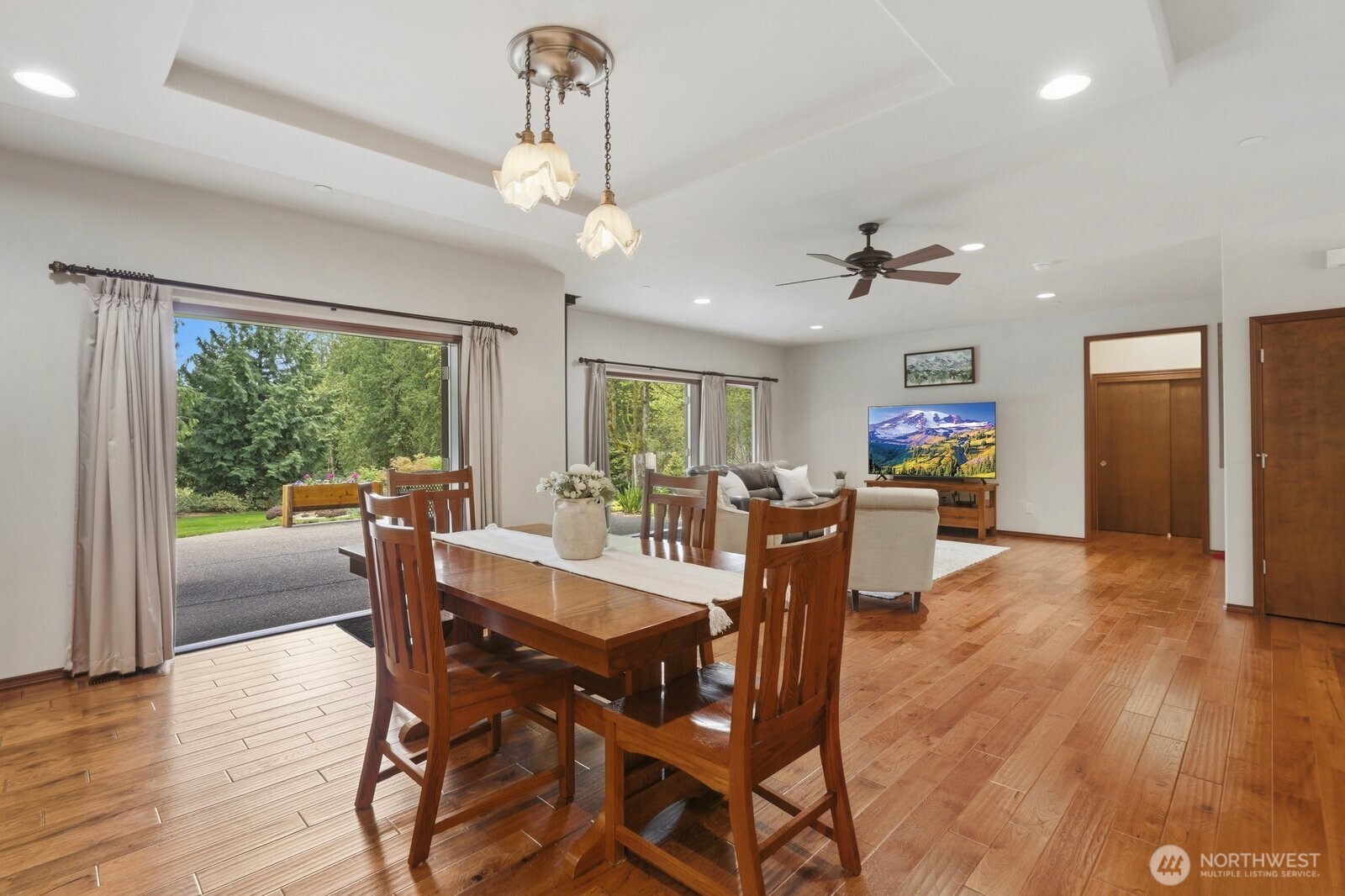 30972 E Lake Morton Drive SE, Kent, WA 98042