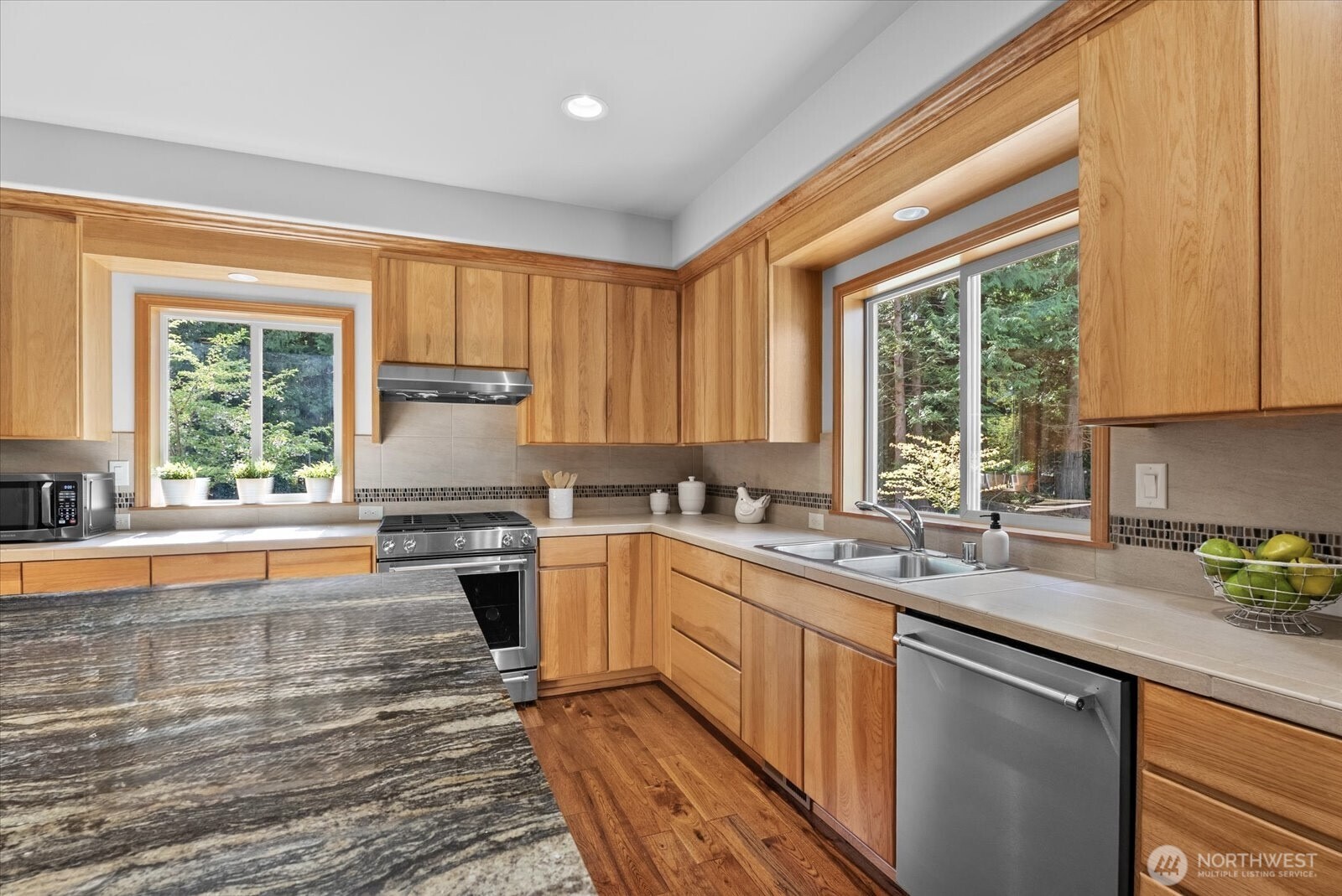 30972 E Lake Morton Drive SE, Kent, WA 98042