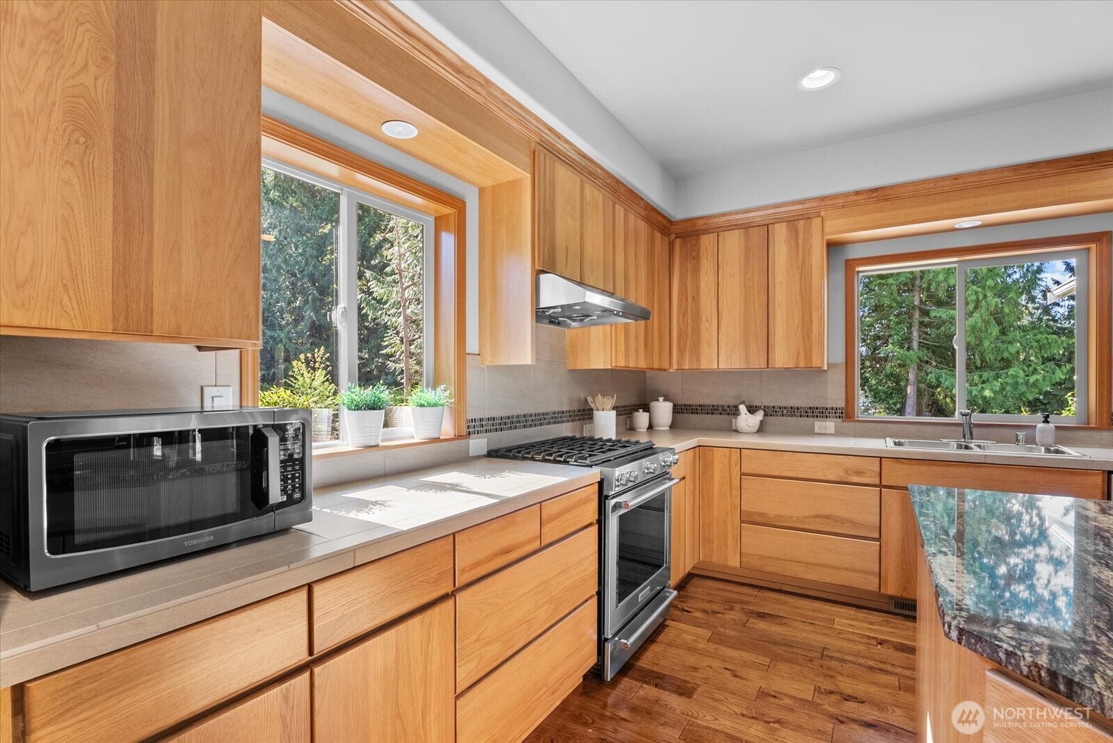 30972 E Lake Morton Drive SE, Kent, WA 98042