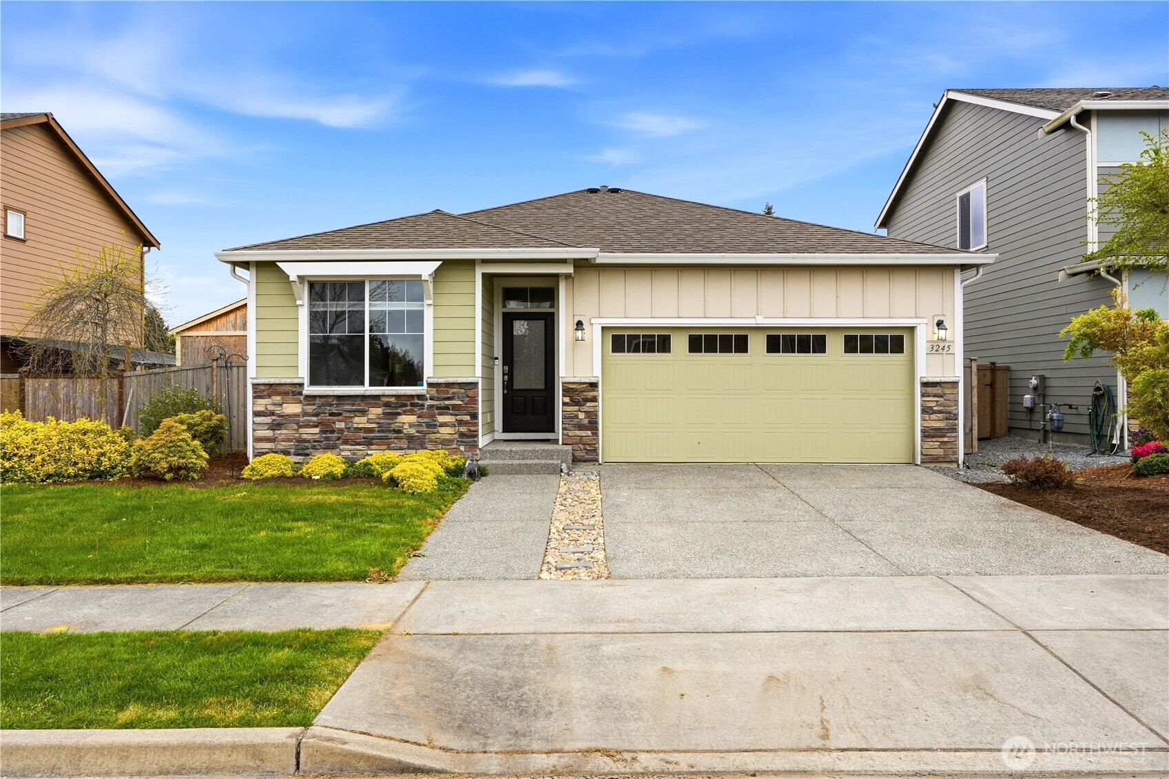3245 Loch Ness Loop , Mount Vernon, WA 98273