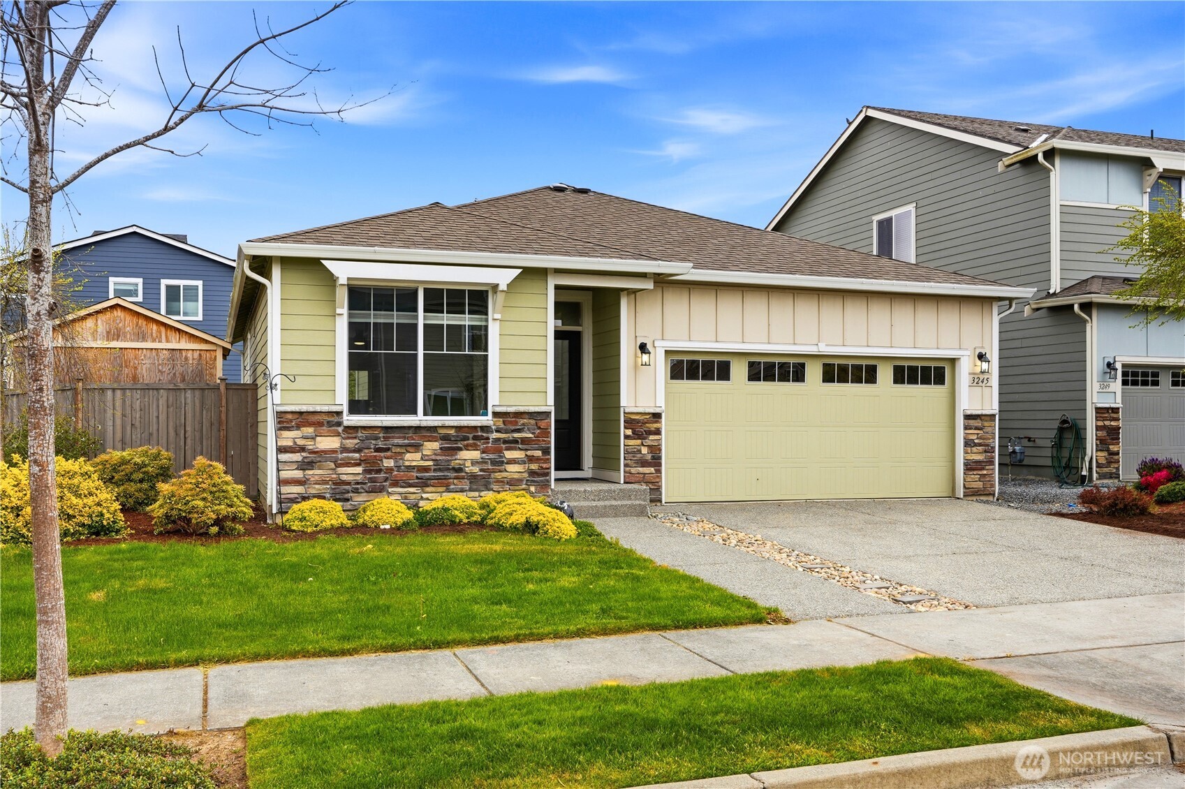 3245 Loch Ness Loop , Mount Vernon, WA 98273