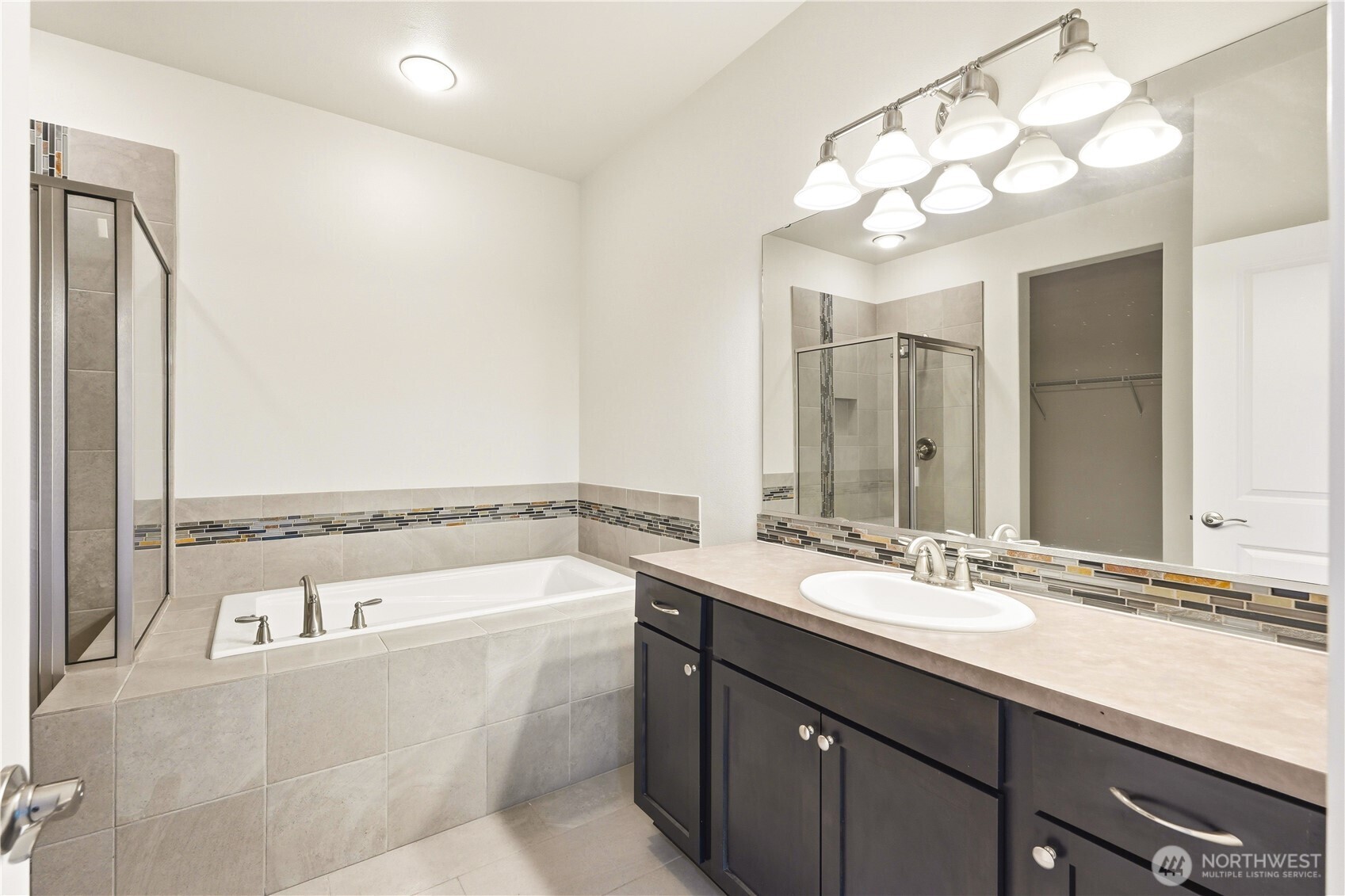 3245 Loch Ness Loop , Mount Vernon, WA 98273
