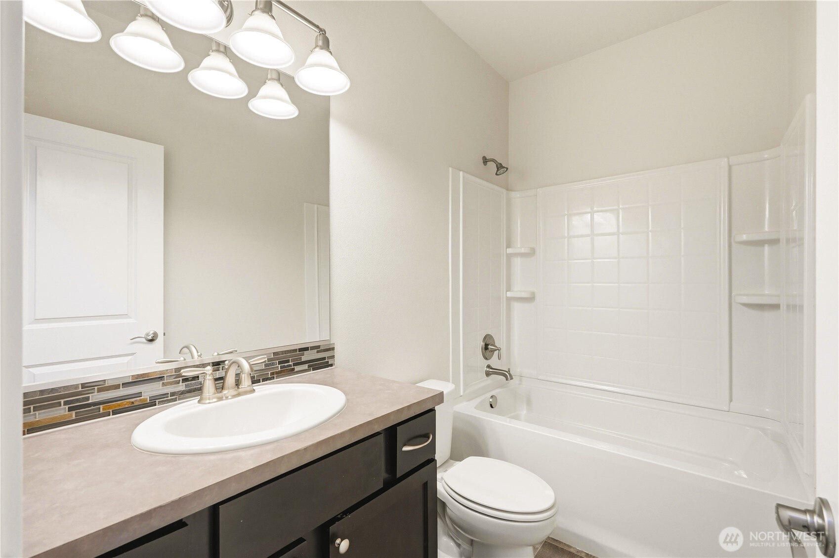 3245 Loch Ness Loop , Mount Vernon, WA 98273