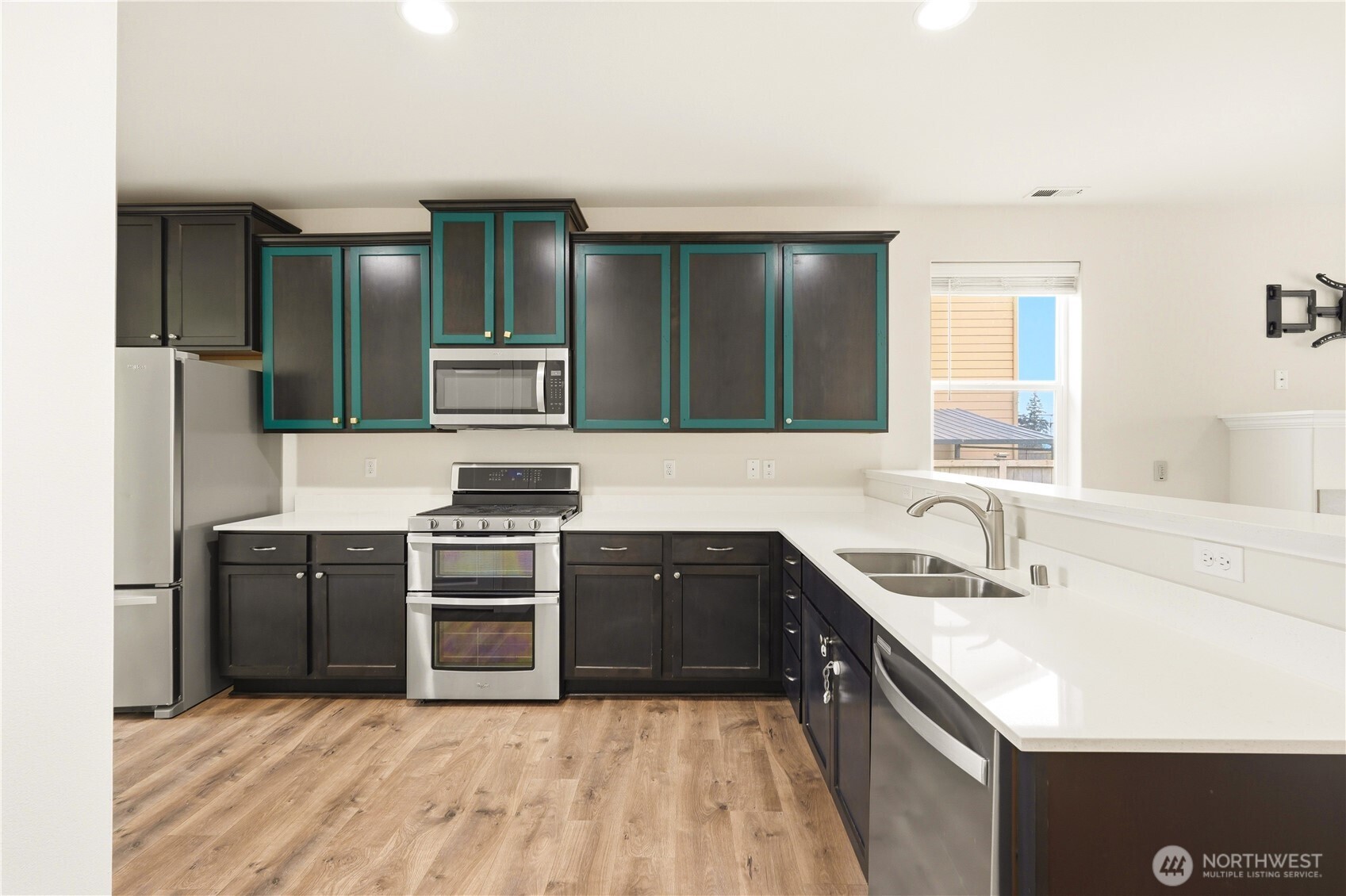 3245 Loch Ness Loop , Mount Vernon, WA 98273