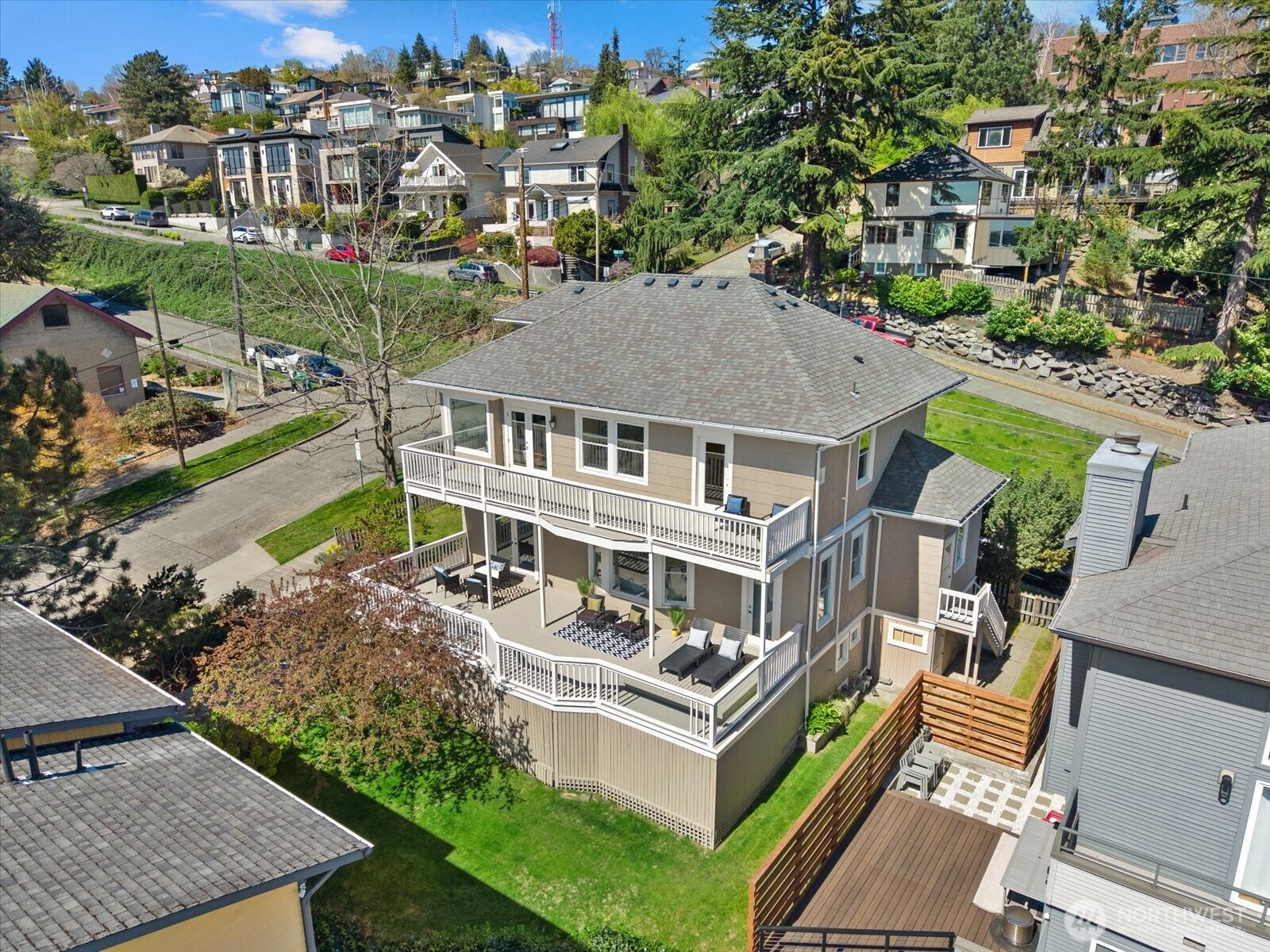 920 4th Avenue N, Seattle, WA 98109