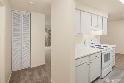 11008 NE 68th St #725, Kirkland, WA 98033 - Photo 4