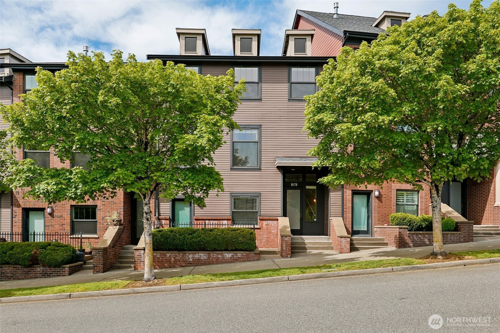 1078 NE High Street #10, Issaquah, WA 98029-7478