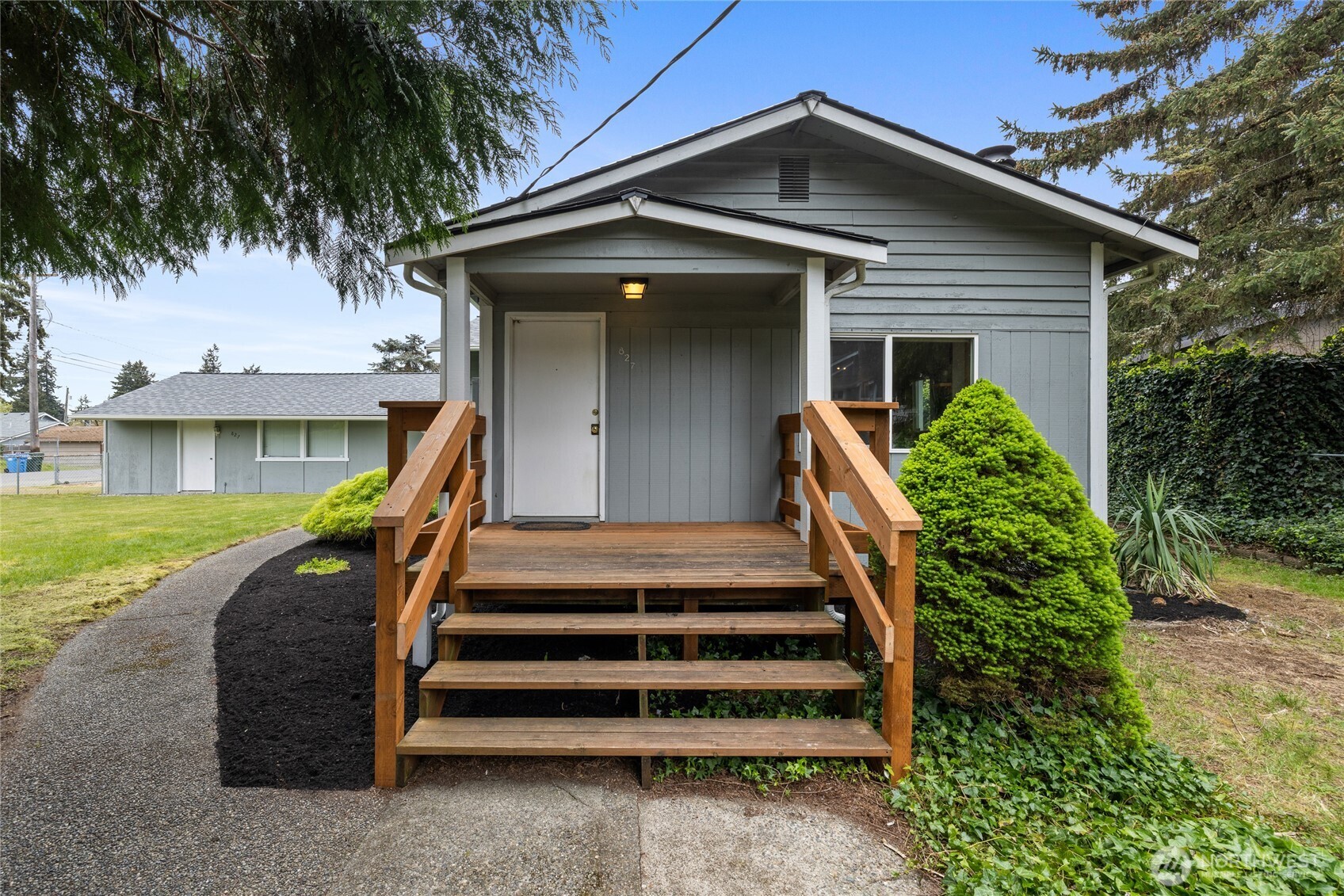 827 99th St S , Tacoma, WA 98444