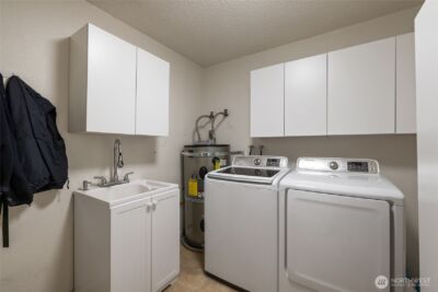 827 99th St S , Tacoma, WA 98444 - Photo 18