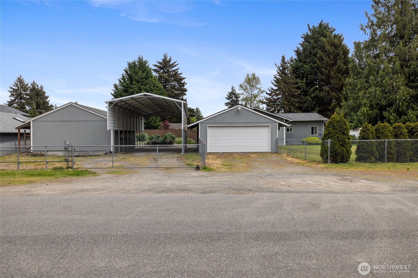 827 99th St S , Tacoma, WA 98444
